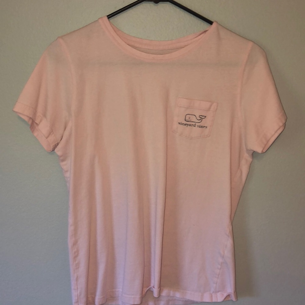 Pink vineyard vines t-shirt